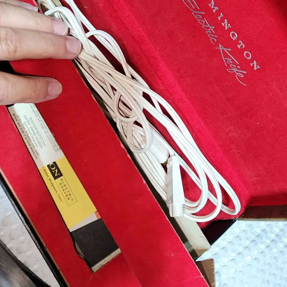 VINTAGE REMINGTON ELECTRIC KNIFE
